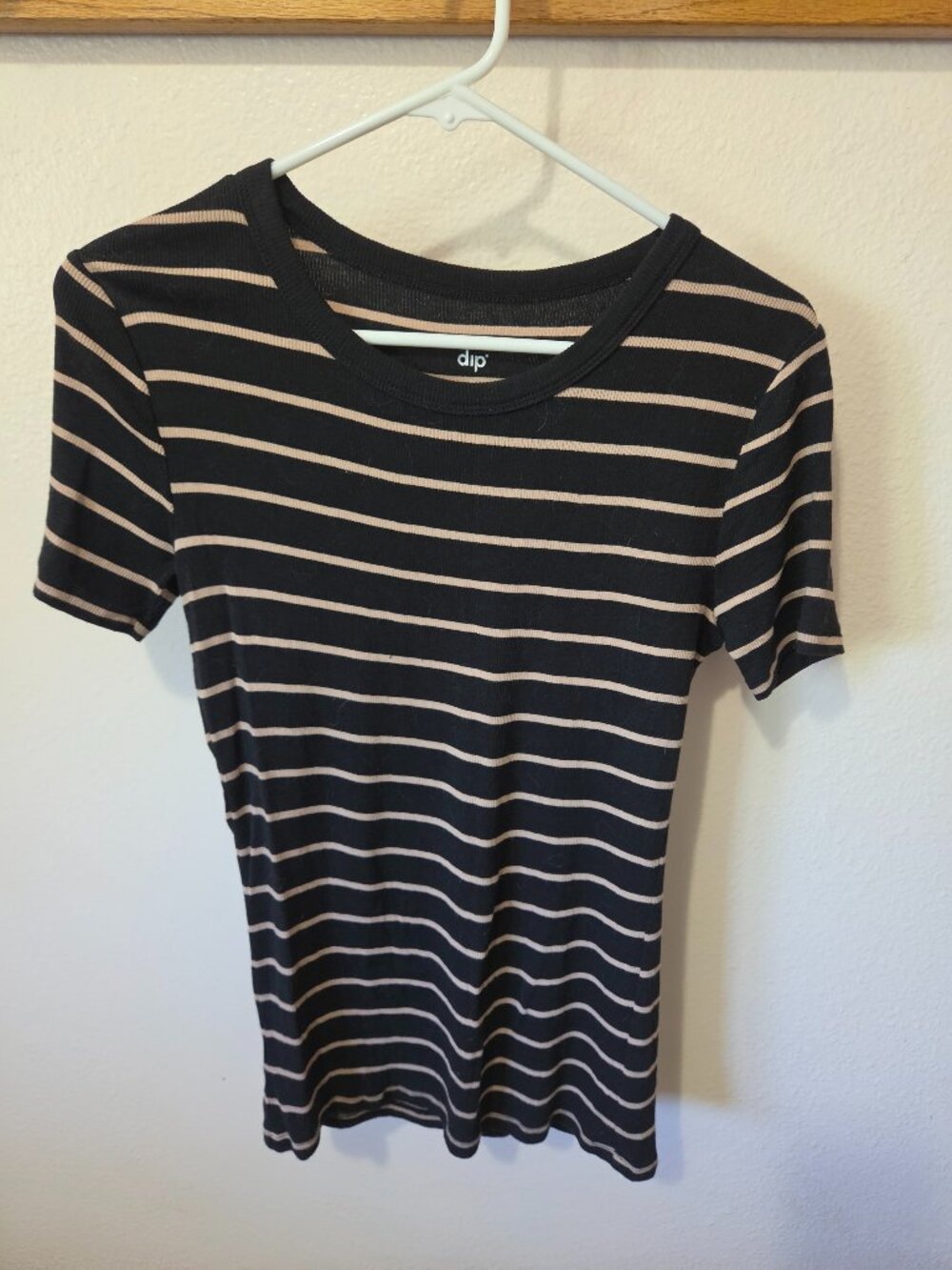 dip Striped Black and Brown Short Sleeve Top